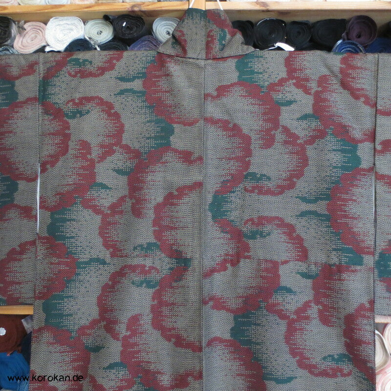 Schneeflocken, grün rot auf grau Kasuri Tsumugi Kimono