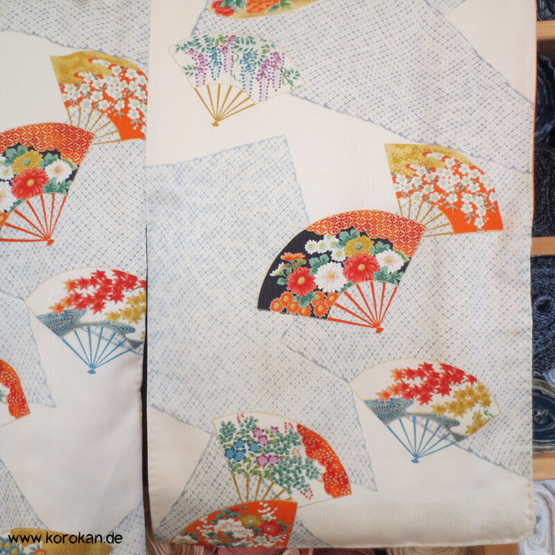 Fächer mit Gold Komon Seidencrepesatin Kimono