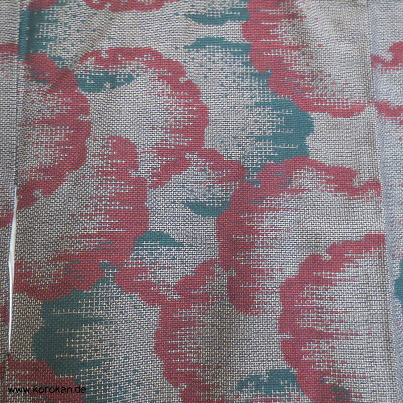 Schneeflocken, grün rot auf grau Kasuri Tsumugi Kimono