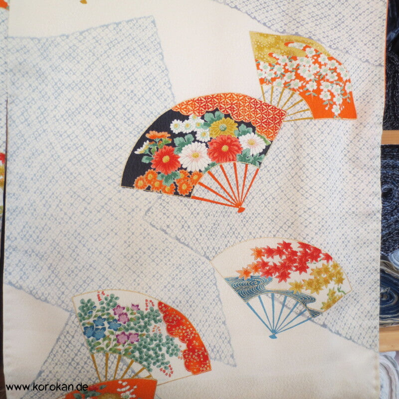 Fächer mit Gold Komon Seidencrepesatin Kimono