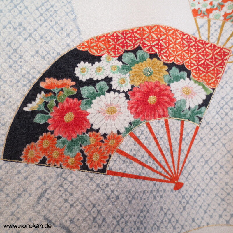 Fächer mit Gold Komon Seidencrepesatin Kimono