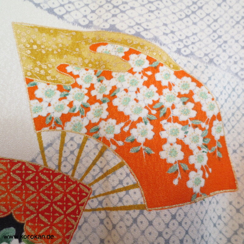 Fächer mit Gold Komon Seidencrepesatin Kimono