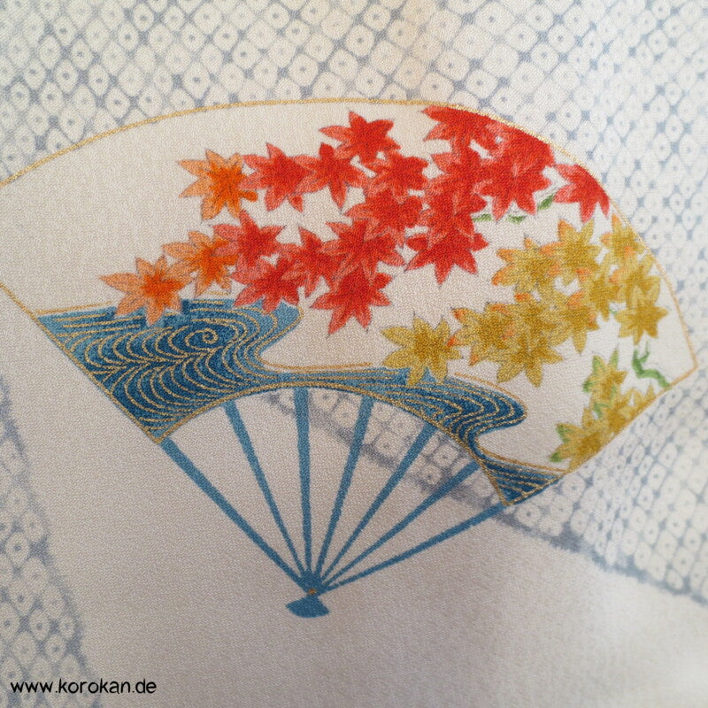 Fächer mit Gold Komon Seidencrepesatin Kimono