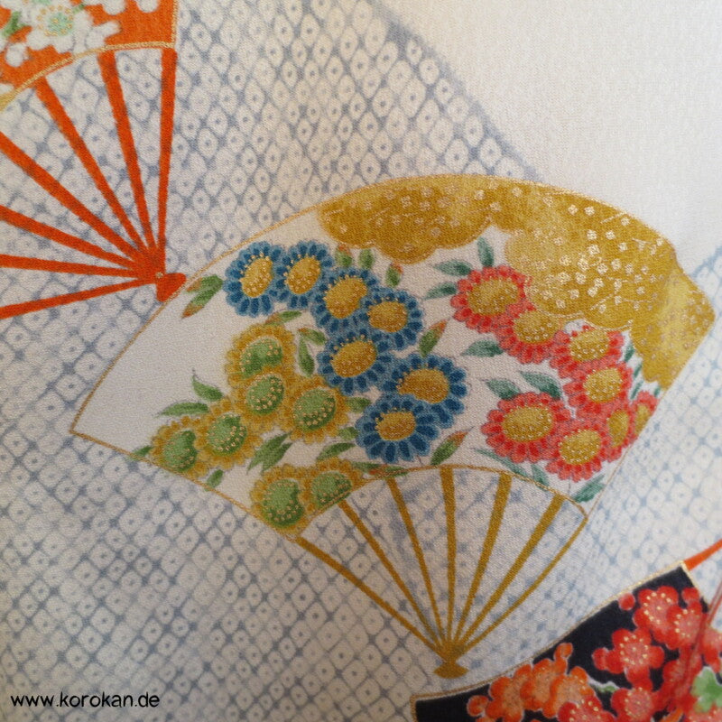 Fächer mit Gold Komon Seidencrepesatin Kimono