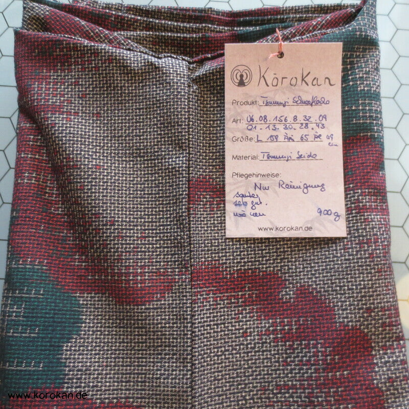 Schneeflocken, grün rot auf grau Kasuri Tsumugi Kimono