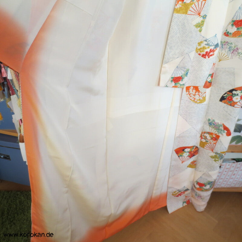 Fächer mit Gold Komon Seidencrepesatin Kimono