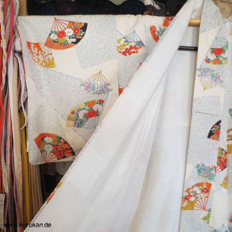 Fächer mit Gold Komon Seidencrepesatin Kimono