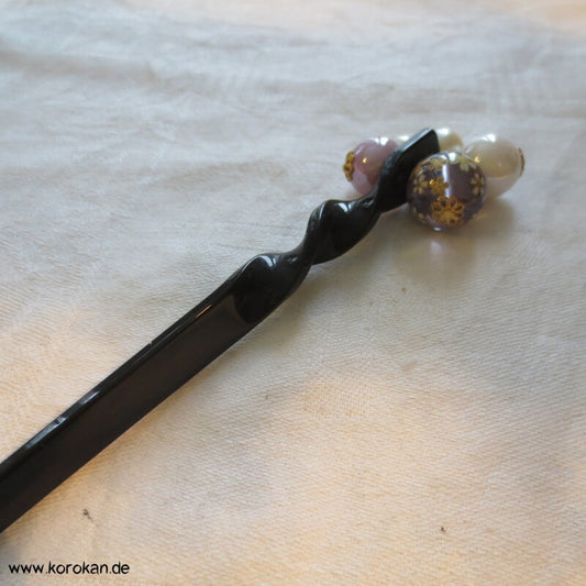 japanischer Haarstab mit eng hängenden Kugeln