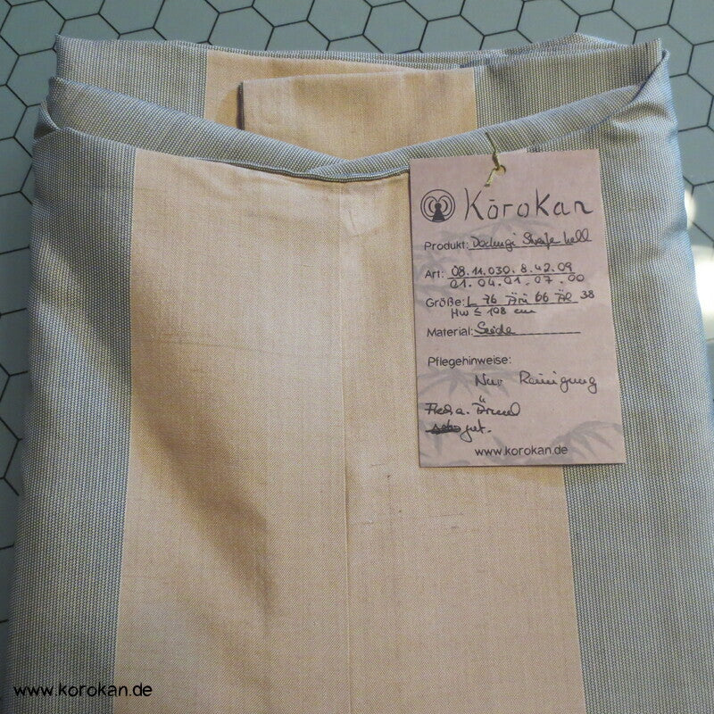 Dochugi Kimono Jacke Tsumugi Seide breite Streifen hellblau natur