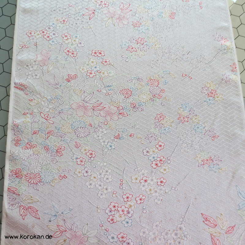 Higaki Flechtmuster Seidendamast Kimono Stoffrest mit Blütendruck