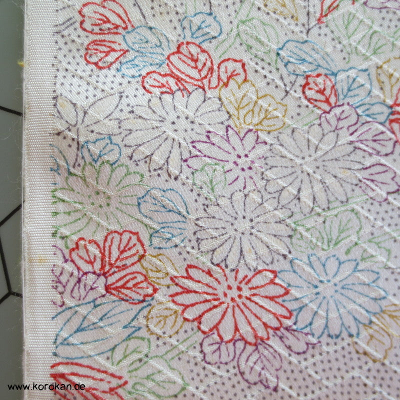 Higaki Flechtmuster Seidendamast Kimono Stoffrest mit Blütendruck