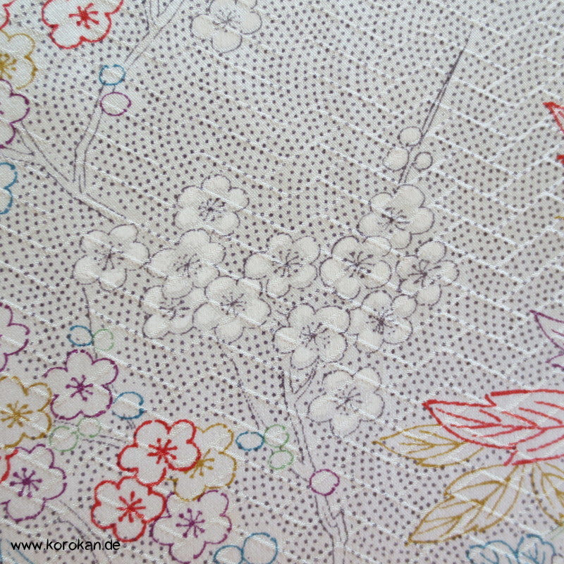 Higaki Flechtmuster Seidendamast Kimono Stoffrest mit Blütendruck
