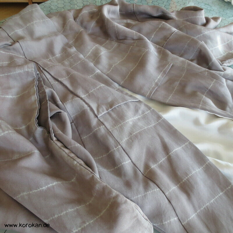 brutalisierter gekürzter Komon Kimono / Mantel / Jacke Streifen Shibori