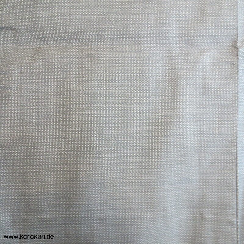 Kasuri Kikko Tsumugi Seiden Dochugi Kimono Jacke, silberblaugrau