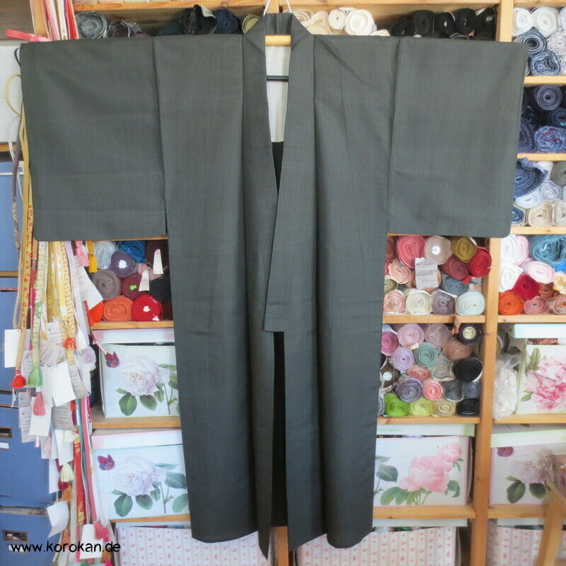 dunkle Seide, feine Streifen Hitoe Kimono