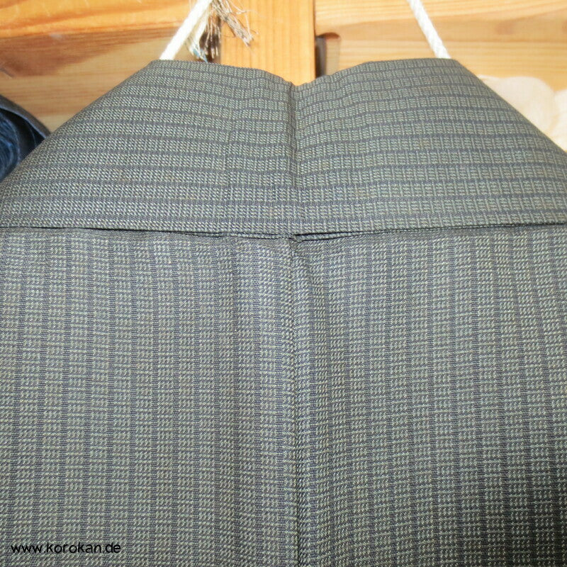dunkle Seide, feine Streifen Hitoe Kimono