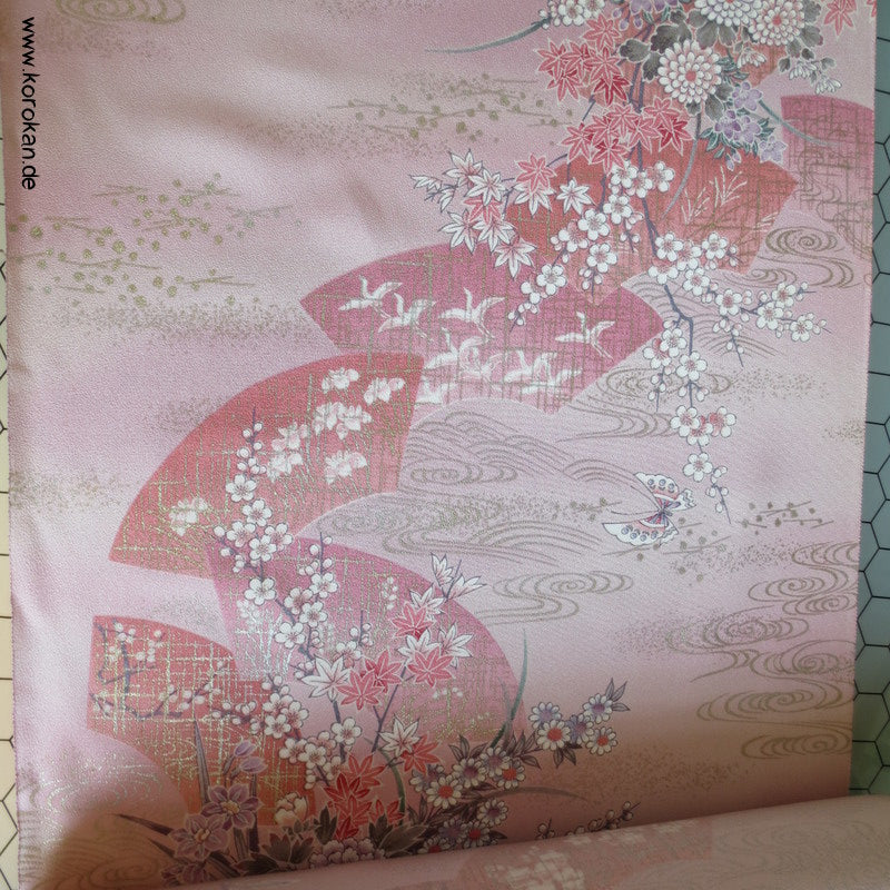 gold und silberne Überfangdruck Blumen und Fächer Kimono Seidencrepe