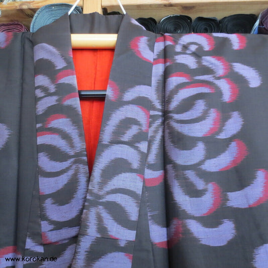 japanischer Rangiku Crazy Chrysantheme auf schwarz Meisen Seiden Kimono