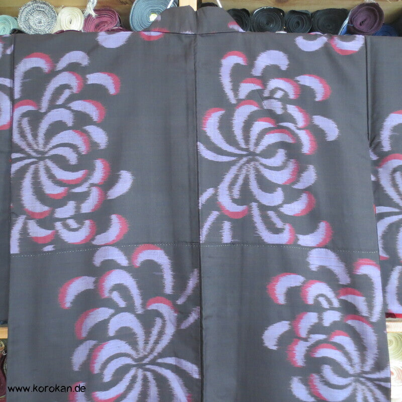 Rangiku Crazy Chrysantheme auf schwarz Meisen Seiden Kimono