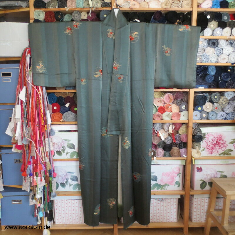 bestickte Rondelle auf Satinstreifen Tsukesage Kimono