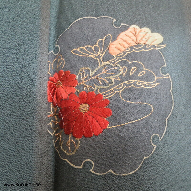bestickte Rondelle auf Satinstreifen Tsukesage Kimono