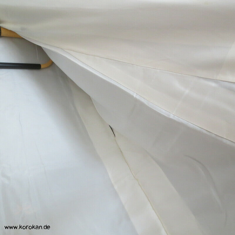 bestickte Rondelle auf Satinstreifen Tsukesage Kimono