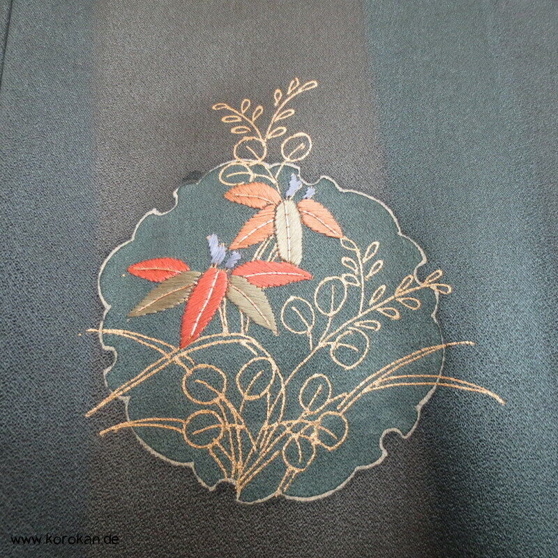 bestickte Rondelle auf Satinstreifen Tsukesage Kimono