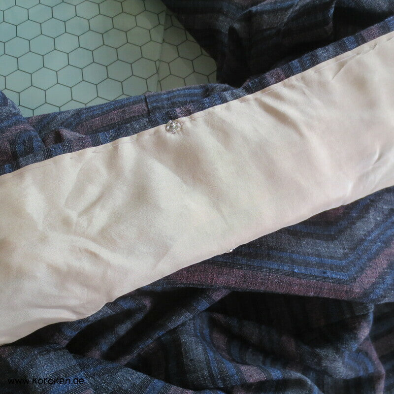 Hitoe Tsumugi Kimono, geometrisch versetzter Streifen