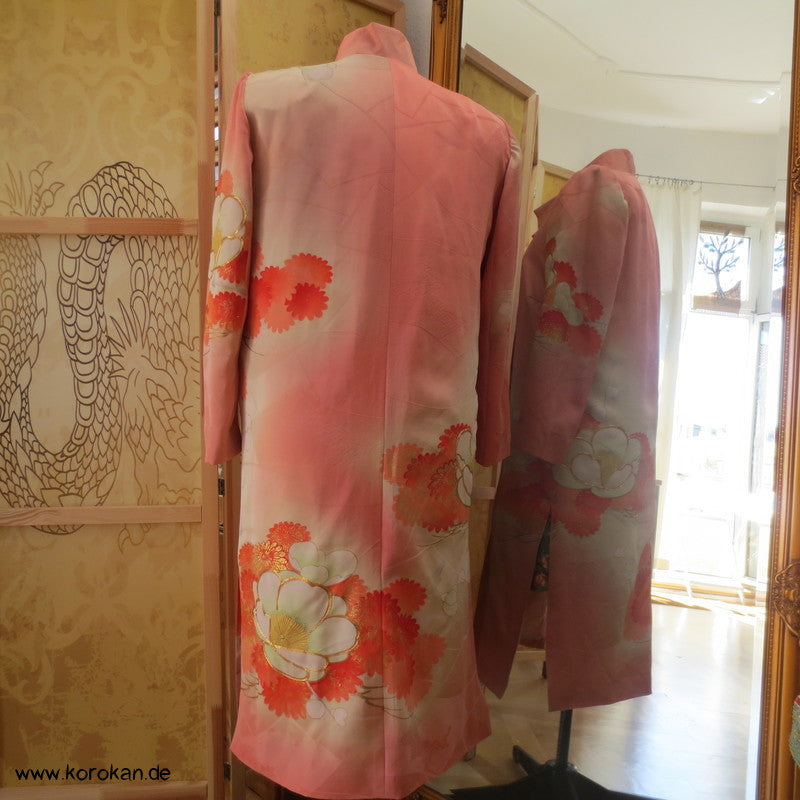 Abendmantel aus Furisode Kimono Seide mit Blüten und Goldstickerei, Gr. L