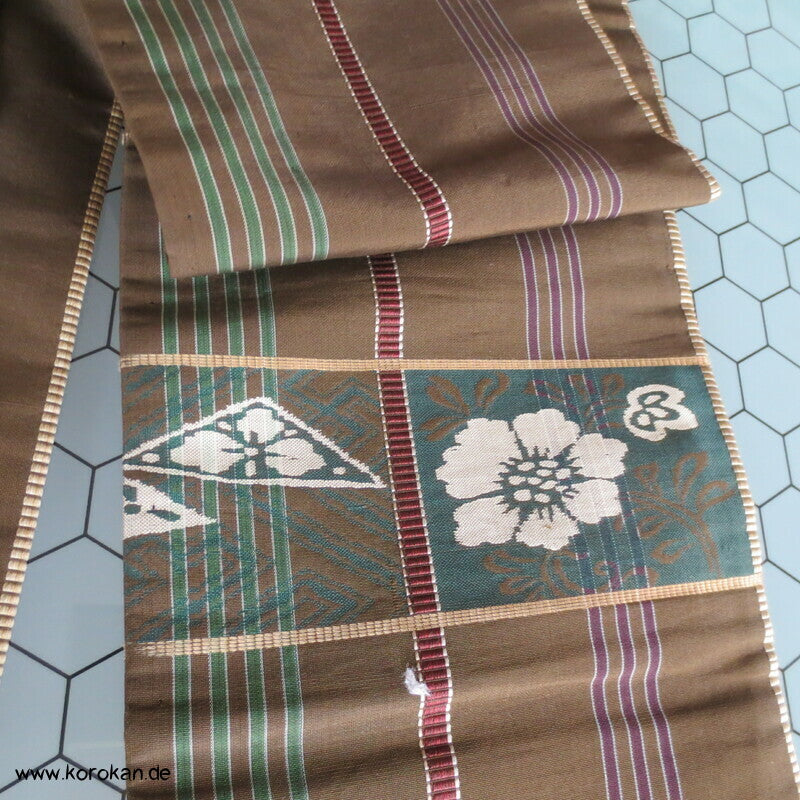 brauner Seidenrips Hanhaba Obi Kimonogürtel Blumen und Überkaro