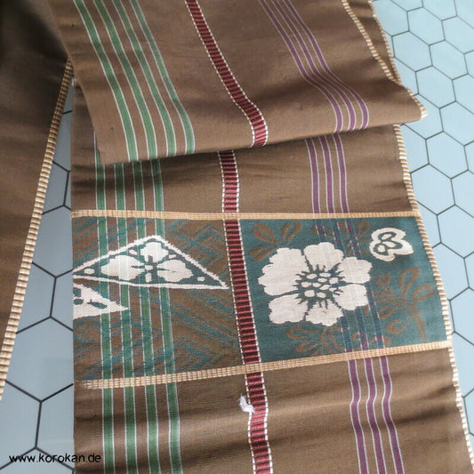 brauner Seidenrips Hanhaba Obi Kimonogürtel Blumen und Überkaro