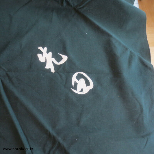 riesiges Furoshiki, Kanji auf dunkelgrün - Mittelnaht
