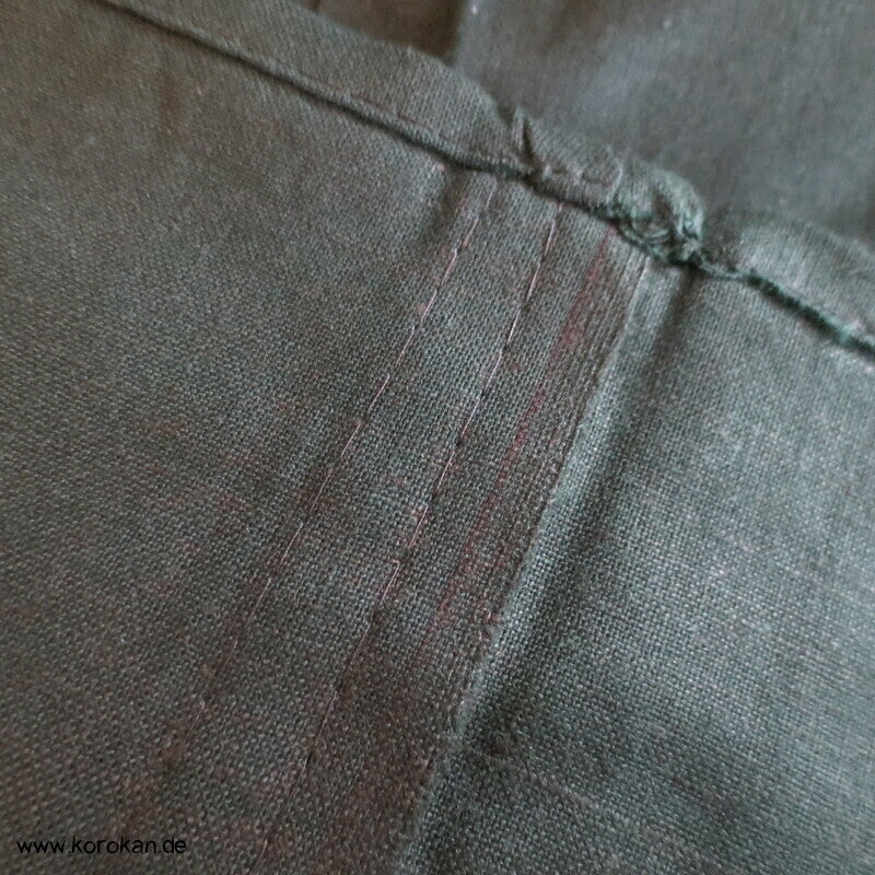 riesiges Furoshiki, Kanji auf dunkelgrün - Mittelnaht