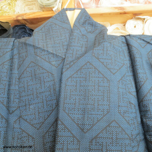 blau-schwarz, strenges Kikko Kasuri Oshima Tsumugi Seiden Kimono