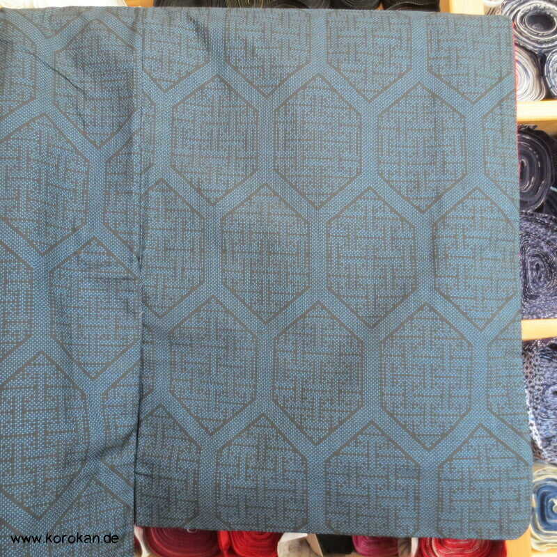 blau-schwarz, strenges Kikko Kasuri Oshima Tsumugi Seiden Kimono