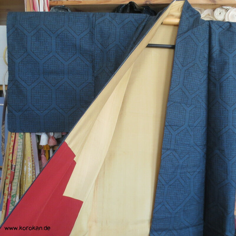 blau-schwarz, strenges Kikko Kasuri Oshima Tsumugi Seiden Kimono