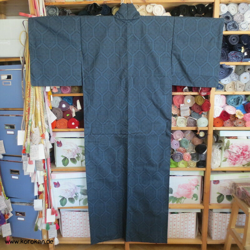 blau-schwarz, strenges Kikko Kasuri Oshima Tsumugi Seiden Kimono