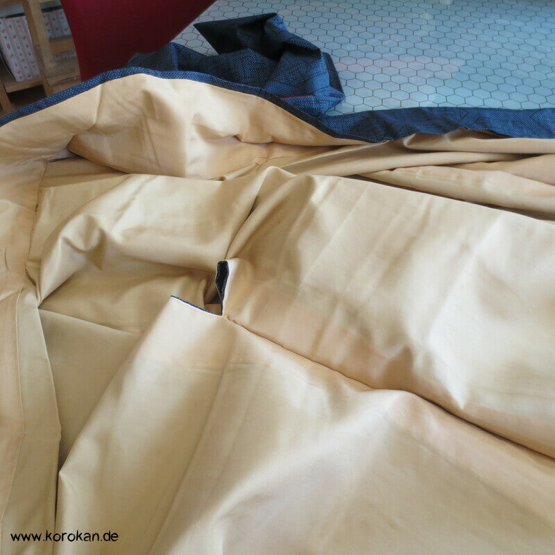 blau-schwarz, strenges Kikko Kasuri Oshima Tsumugi Seiden Kimono