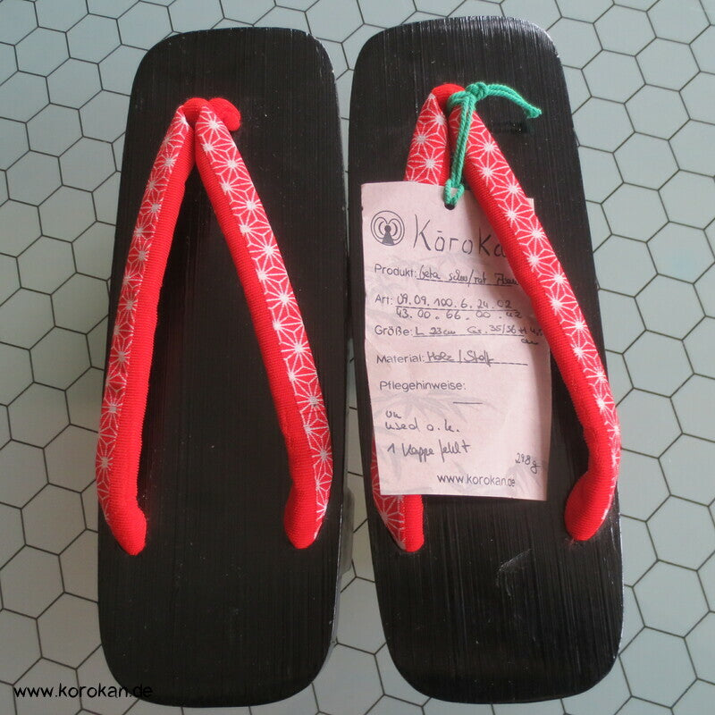Vintage Geta Zehenstegsandalen - leichtes lackiertes Holz, rote Asanoha Stoffriemen