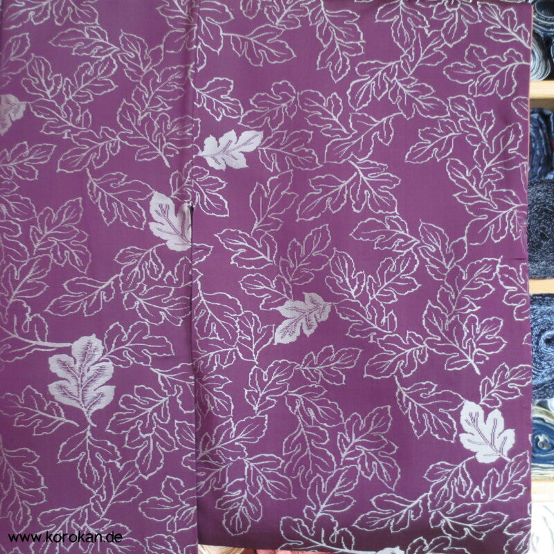 silbergraue Blätter auf lila Omeshi Seidenjacquard Komon Kimono
