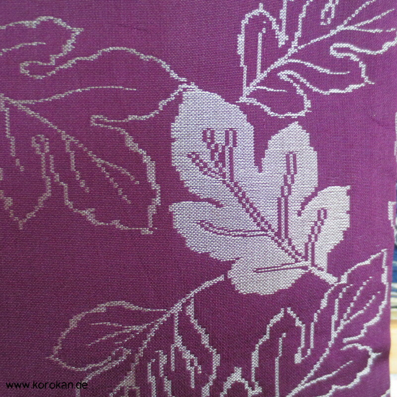 silbergraue Blätter auf lila Omeshi Seidenjacquard Komon Kimono