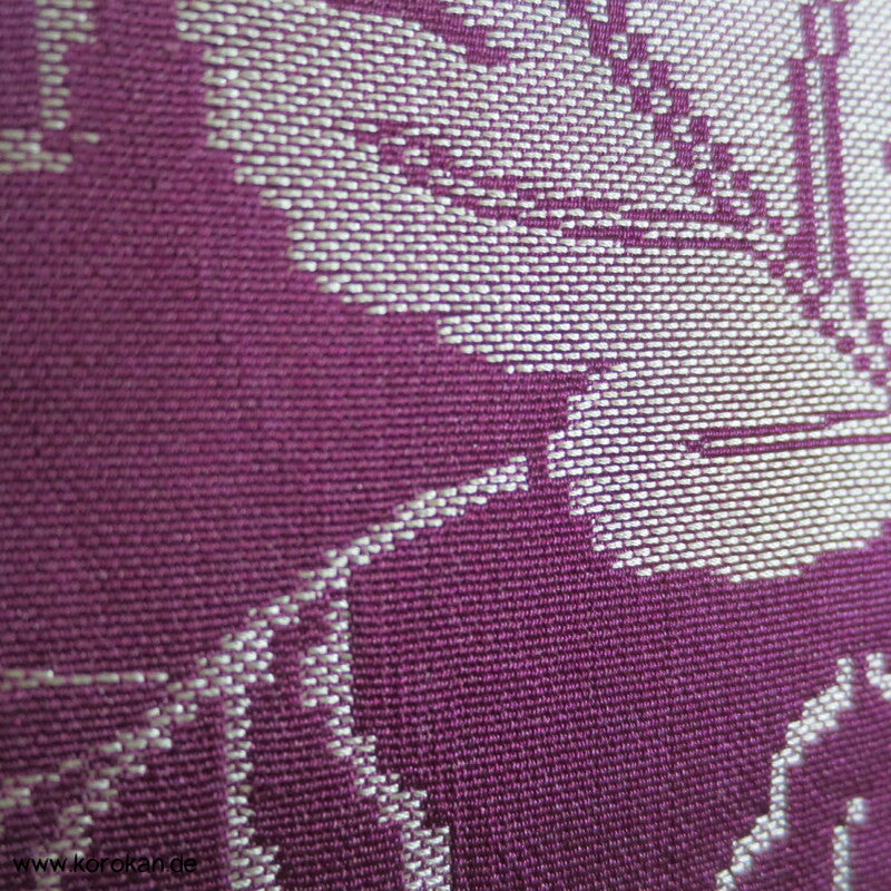 silbergraue Blätter auf lila Omeshi Seidenjacquard Komon Kimono