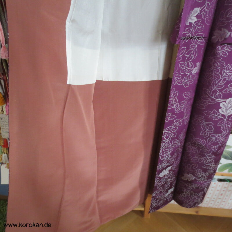 silbergraue Blätter auf lila Omeshi Seidenjacquard Komon Kimono