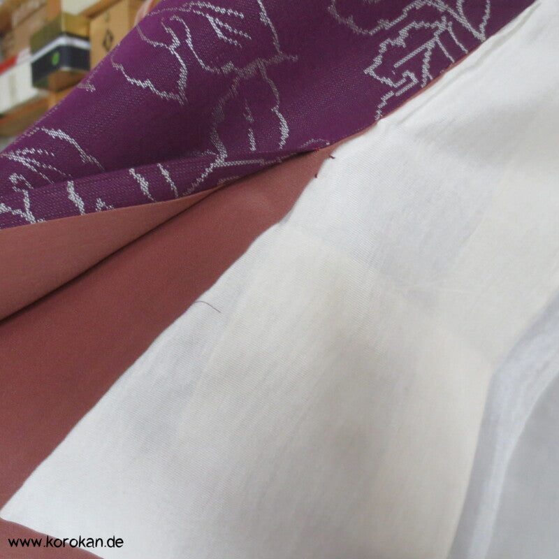 silbergraue Blätter auf lila Omeshi Seidenjacquard Komon Kimono