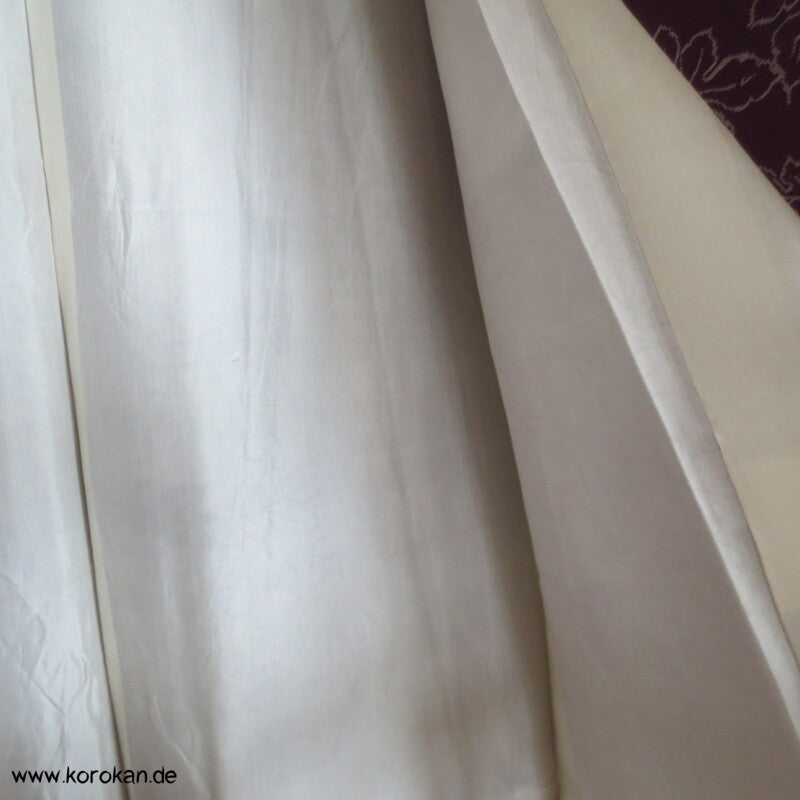 silbergraue Blätter auf lila Omeshi Seidenjacquard Komon Kimono