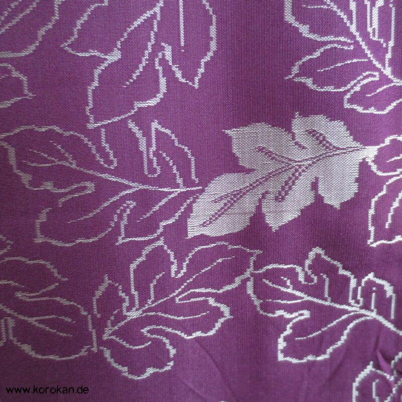 silbergraue Blätter auf lila Omeshi Seidenjacquard Komon Kimono