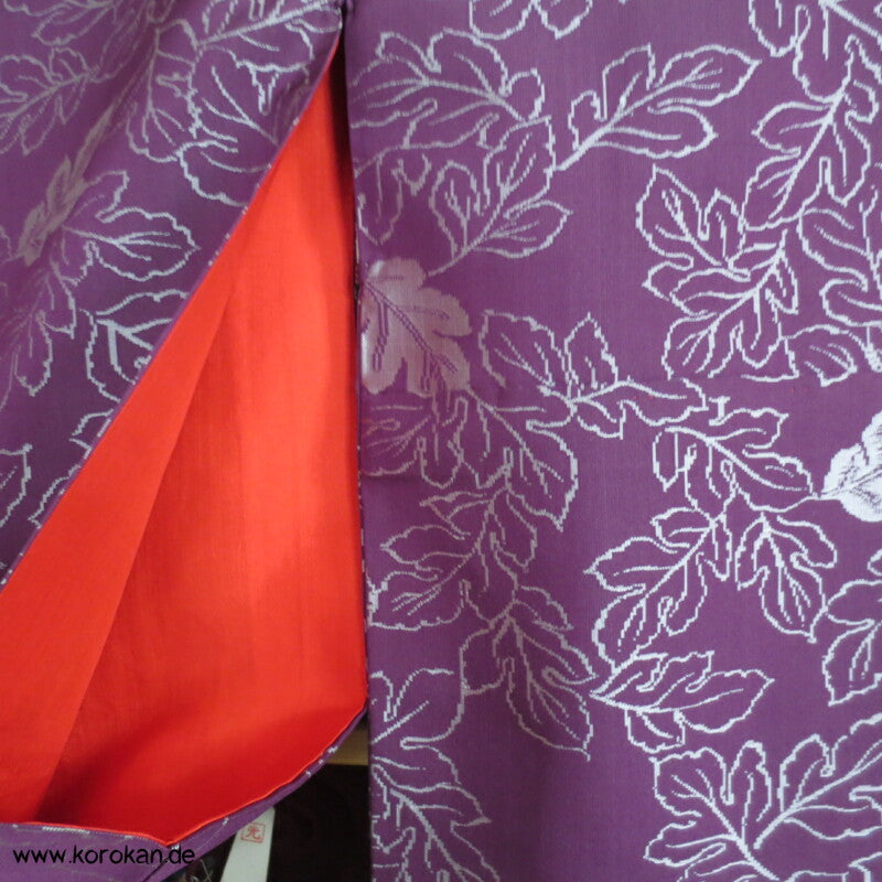 silbergraue Blätter auf lila Omeshi Seidenjacquard Komon Kimono