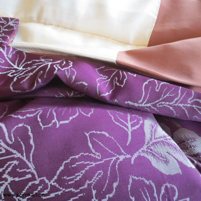 silbergraue Blätter auf lila Omeshi Seidenjacquard Komon Kimono
