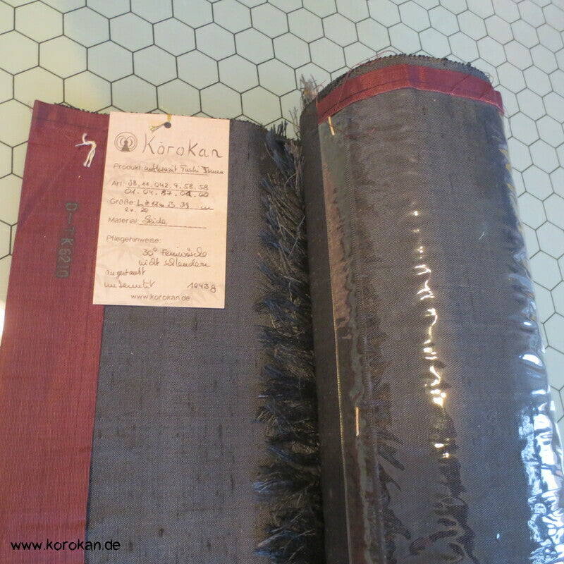 Tanmono Stoffrolle anthrazit schwarze Tsumugi Kimono Seide