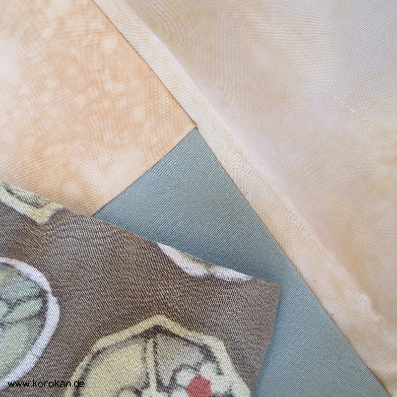 Khaki mit Musterkreisen Seidencrepe Komon Kimono